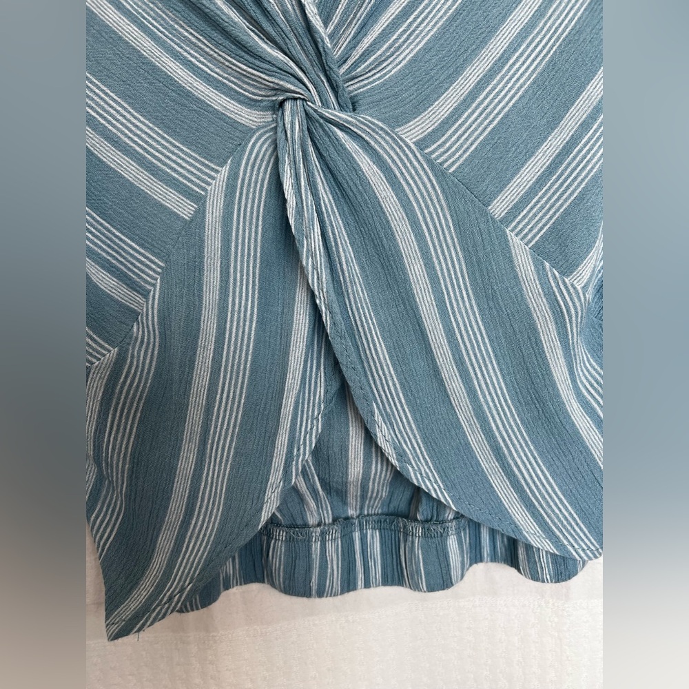 π GUC FINAL TOUCH Final Blue & White Striped Twist-Front Top | Womenβs Small - Picture 4 of 8